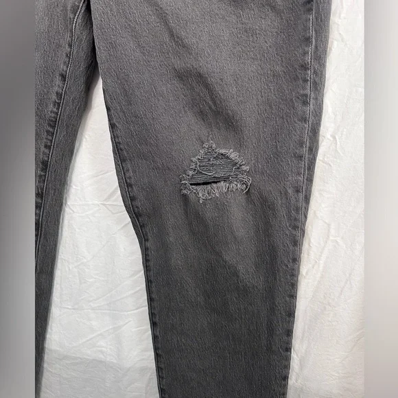 Madewell Vintage Jean Gray Distressed Raw Hem Jeans Size 32/3X - Picture 3 of 8